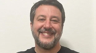Matteo Salvini compie 50 anni e festeggia così: la foto che dice tutto