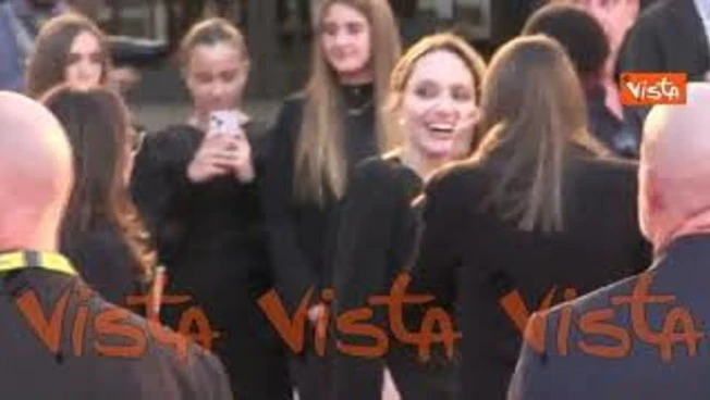 Leggi l'articolo: Angelina Jolie alla Festa del Cinema di Roma, il boato dei fan al red carpet