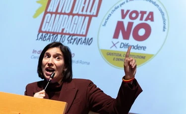 Elly Schlein, rivolta nel Pd contro la segretaria: "Come fai a stare con un narcos?"