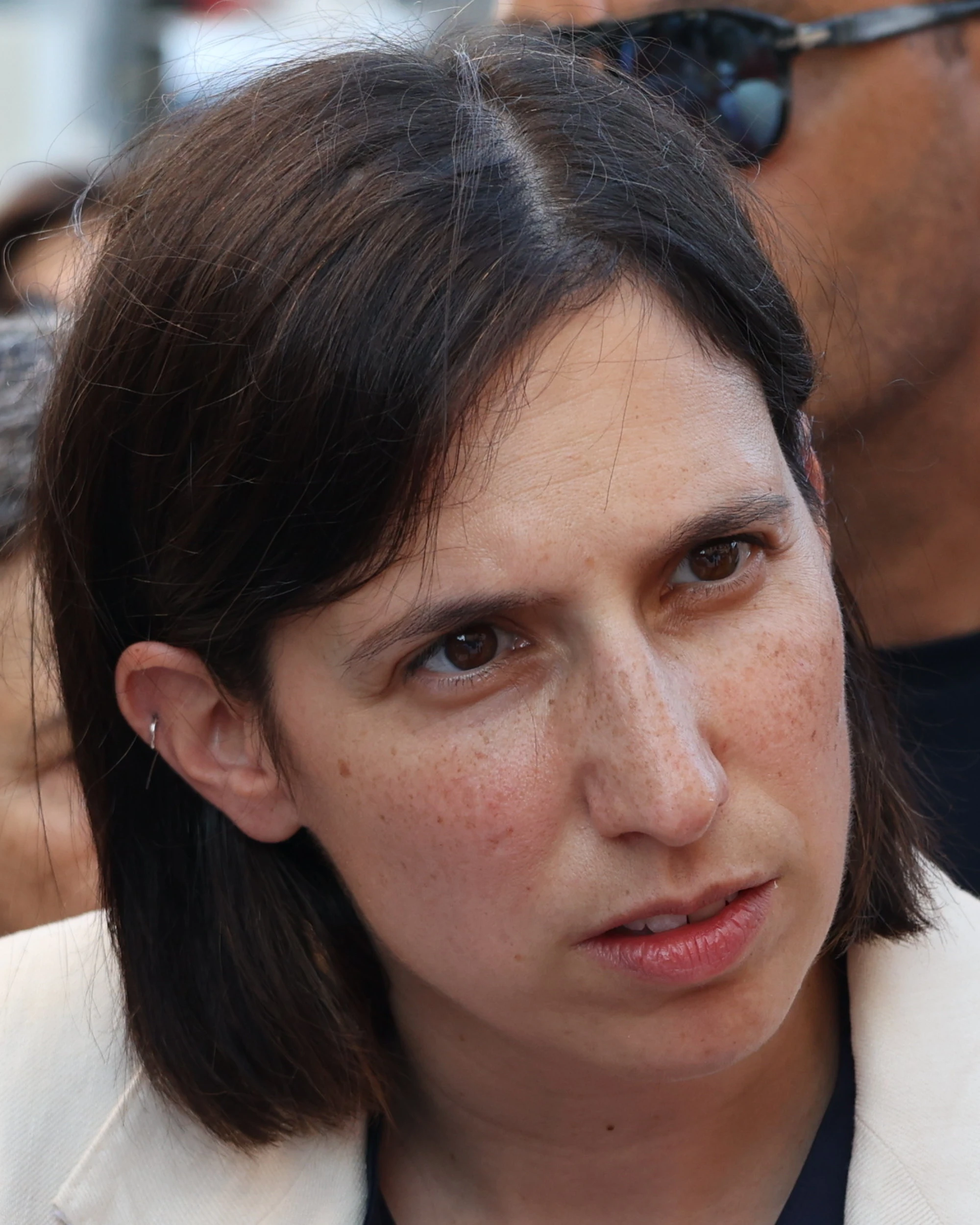 Elly Schlein, fuoco amico di De Angelis: "Dov'è? Anche in Parlamento le parlano dietro"