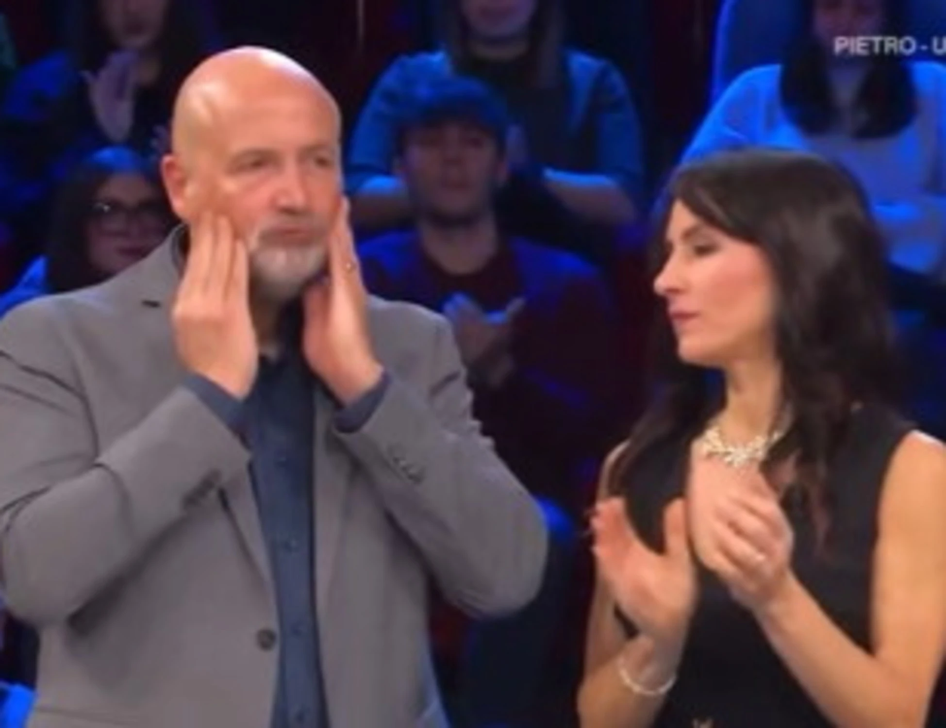 Affari tuoi, Elena insultata sui titoli di coda: "Proprio sc***i"