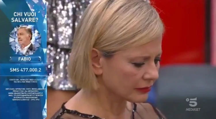 Grande Fratello vip, Antonella Elia crolla in lacrime e lancia la grave accusa: "Mi usate per fare ascolti"