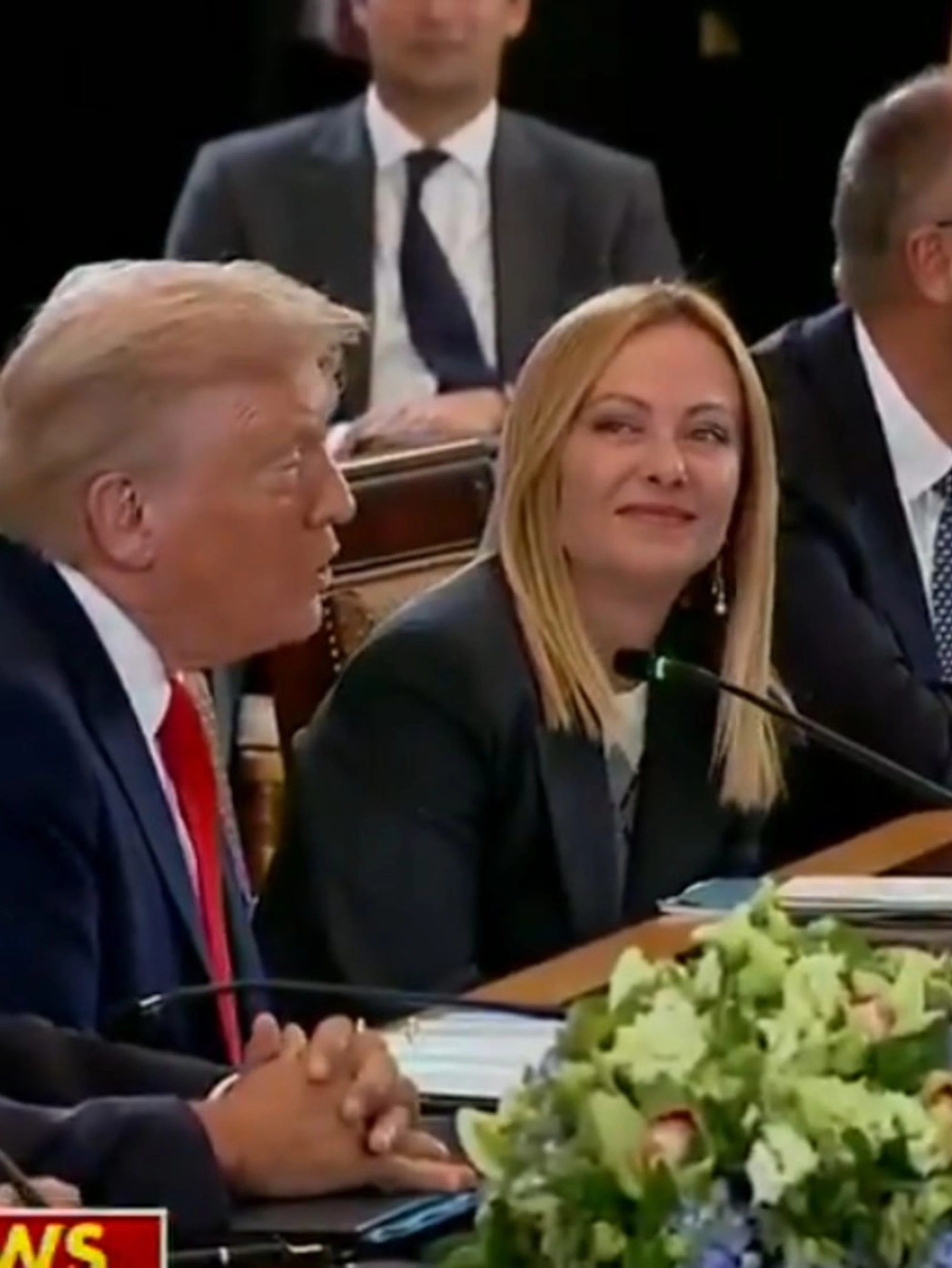 Meloni elogiata da Trump alla Casa Bianca. La premier: "Qualcosa è cambiato, la proposta è italiana"