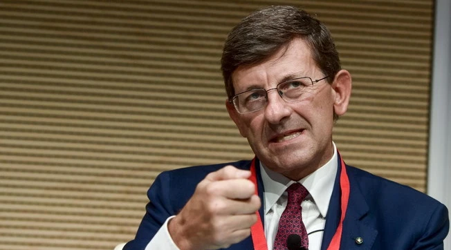 Fase 2, Giuseppe Conte boccia la proposta di Vittorio Colao sugli over 60: "Primo scazzo", la bomba di Dagospia