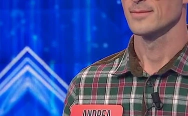 L'Eredità, come si presenta in studio Andrea: "Oggetti di scena?"