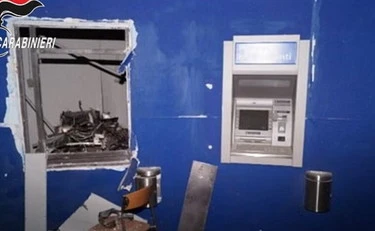Bancomat, la tattica della "marmotta esplosiva": come sventrano e svuotano gli sportelli