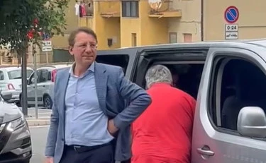 Pasquale Tridico viene scaricato al mercato: una scena desolante