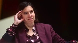 Elly Schlein, &quot;giornata catastrofica&quot;. Retroscena: nel Pd non la seguono più