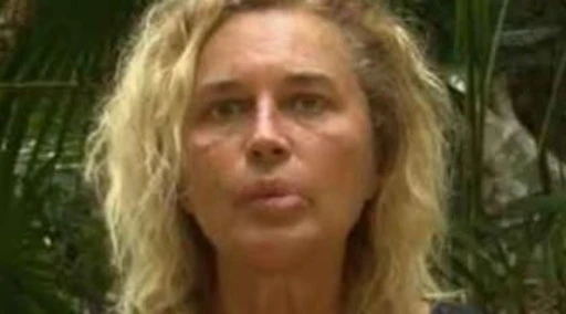 Lory Del Santo, disastro social: "Ti ammiro tantissimo". Si elogia da sola, derisa da tutta Italia