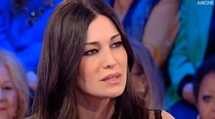 Vieni da Me, Manuela Arcuri e il periodo buio: "Ho pianto tanto, era diventata una fissazione"