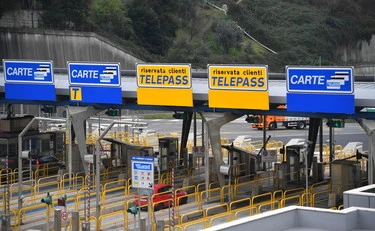Autostrade, la truffa del pedaggio: come ti svuotano il conto