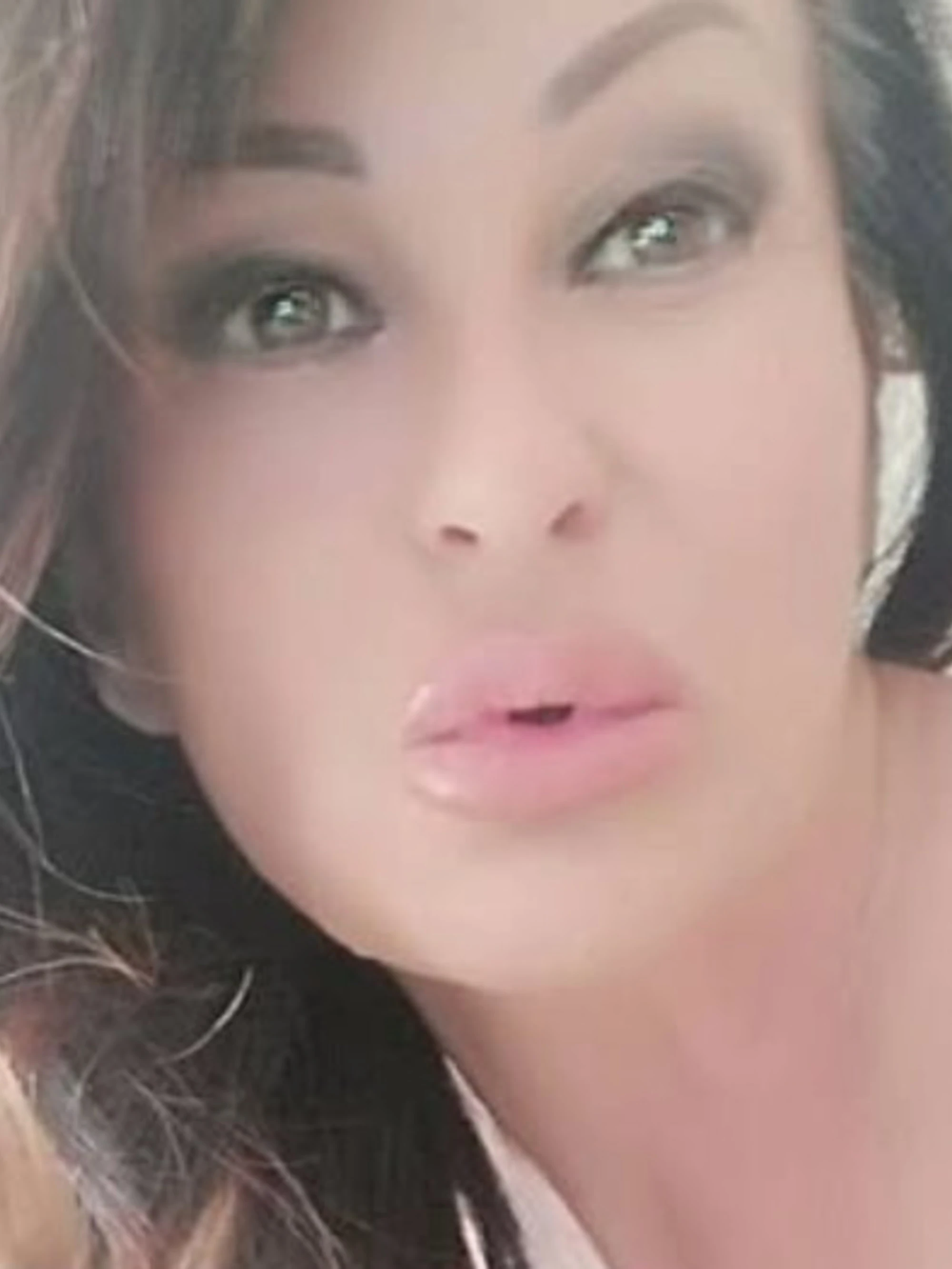 Luana Borgia: "L'hard non mi piace più ma non rinnego il passato. Vi svelo come morì Moana Pozzi"