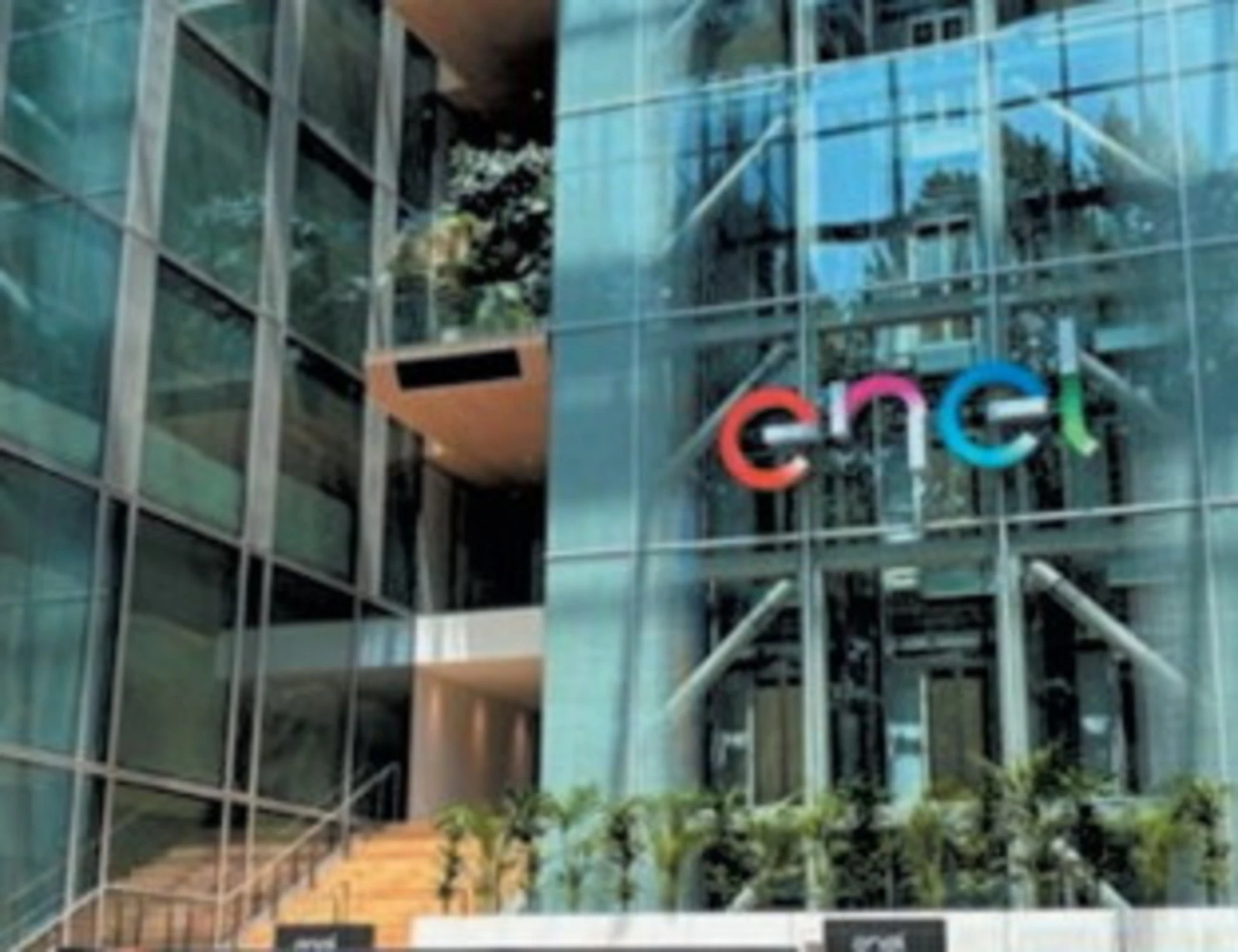 Enel trainata dall’estero. Ma in Italia pesa il dl bollette