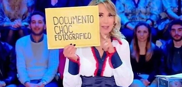 Domenica Live, scoop di Barbara D'Urso: "Busta con foto-choc", il mondo vip trema