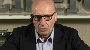 Immigrazione, Alessandro Sallusti a L'Aria Che Tira: "La foto da sbattere in faccia all'Europa, di loro non ci possiamo fidare"