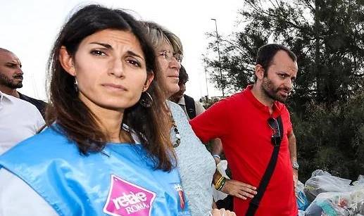 Matteo Salvini contro Virginia Raggi: "Con un mantello non diventano Batman"