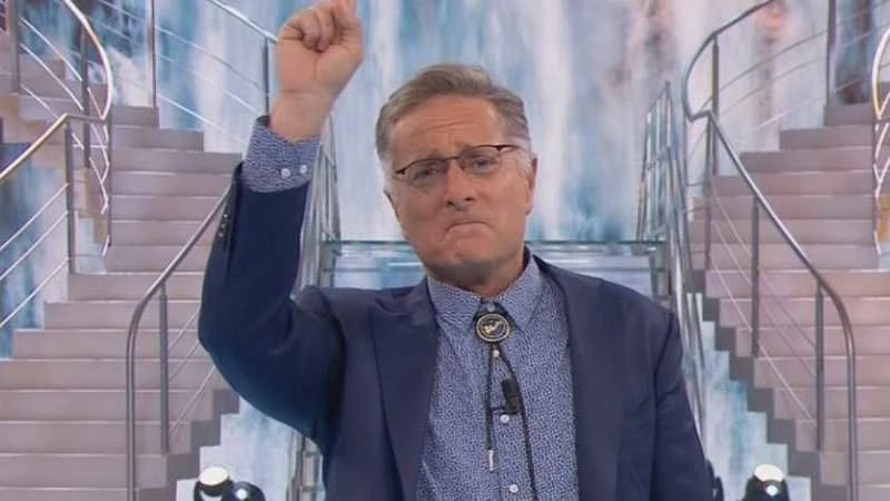 Ciao Darwin, concorrente rischia la paralisi. Testimonianza-choc: "Dopo l'incidente, in studio...". Da brividi