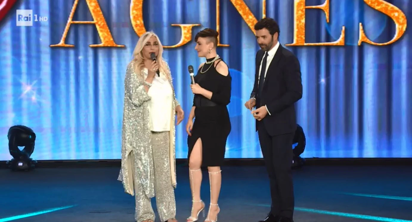 Mara Venier e Arisa, dopo Domenica In nuovo gelo in diretta Rai: "Ma come ti sei conciata?"