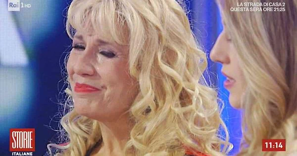 Maria Teresa Ruta a Storie Italiane, il dramma dello stupro: "Metto la gonna soltanto in tv"