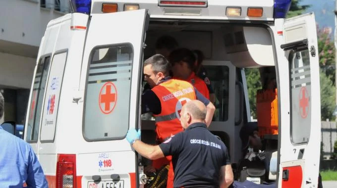 Papà va al lavoro e lo dimentica in auto: morto bimbo di due anni