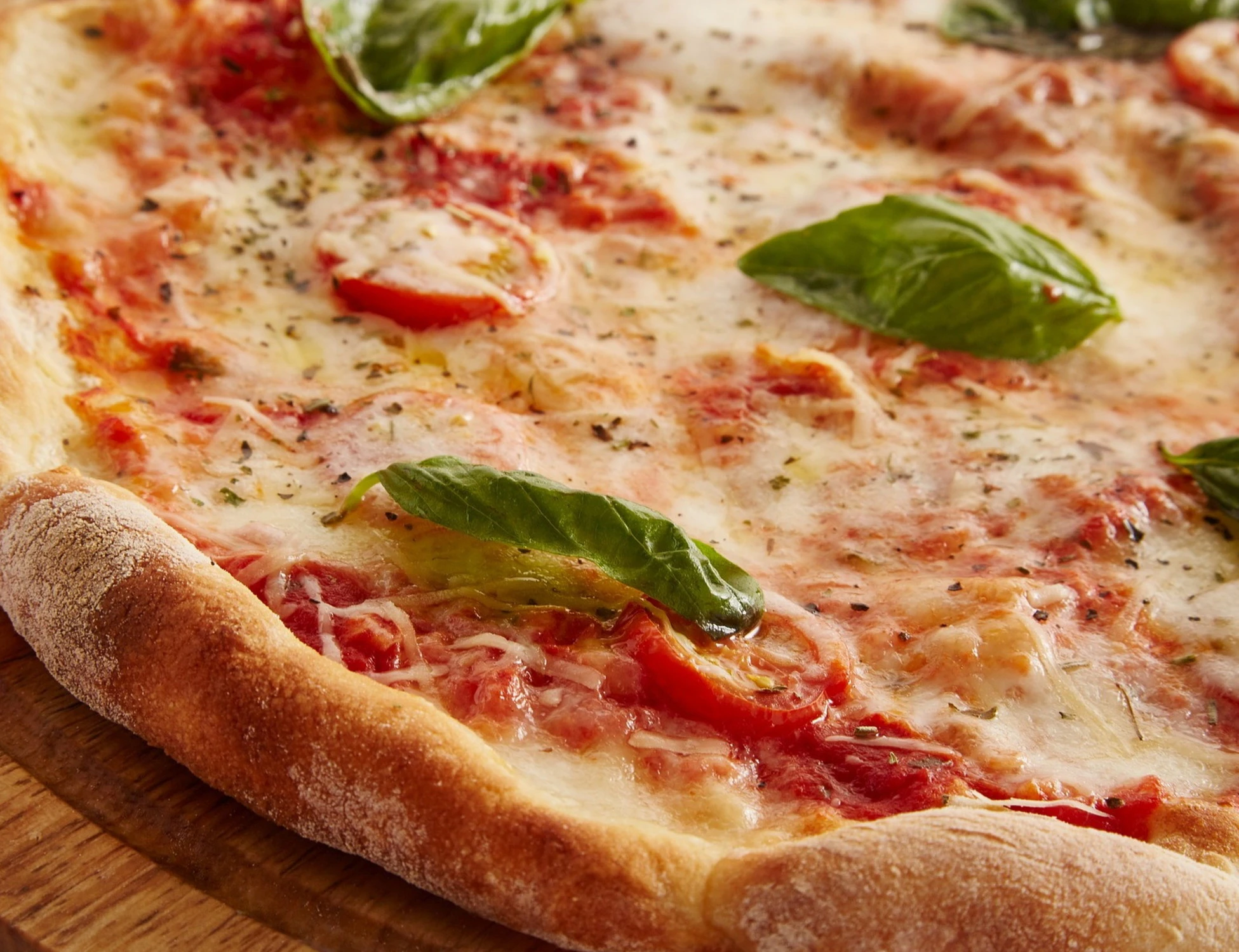 Correggio, prende a schiaffi il ristoratore per una pizza arrivata in ritardo: 48enne denunciato