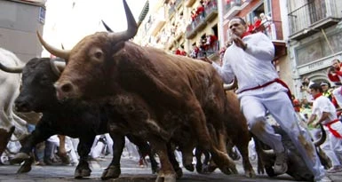 Pamplona, incornato muore