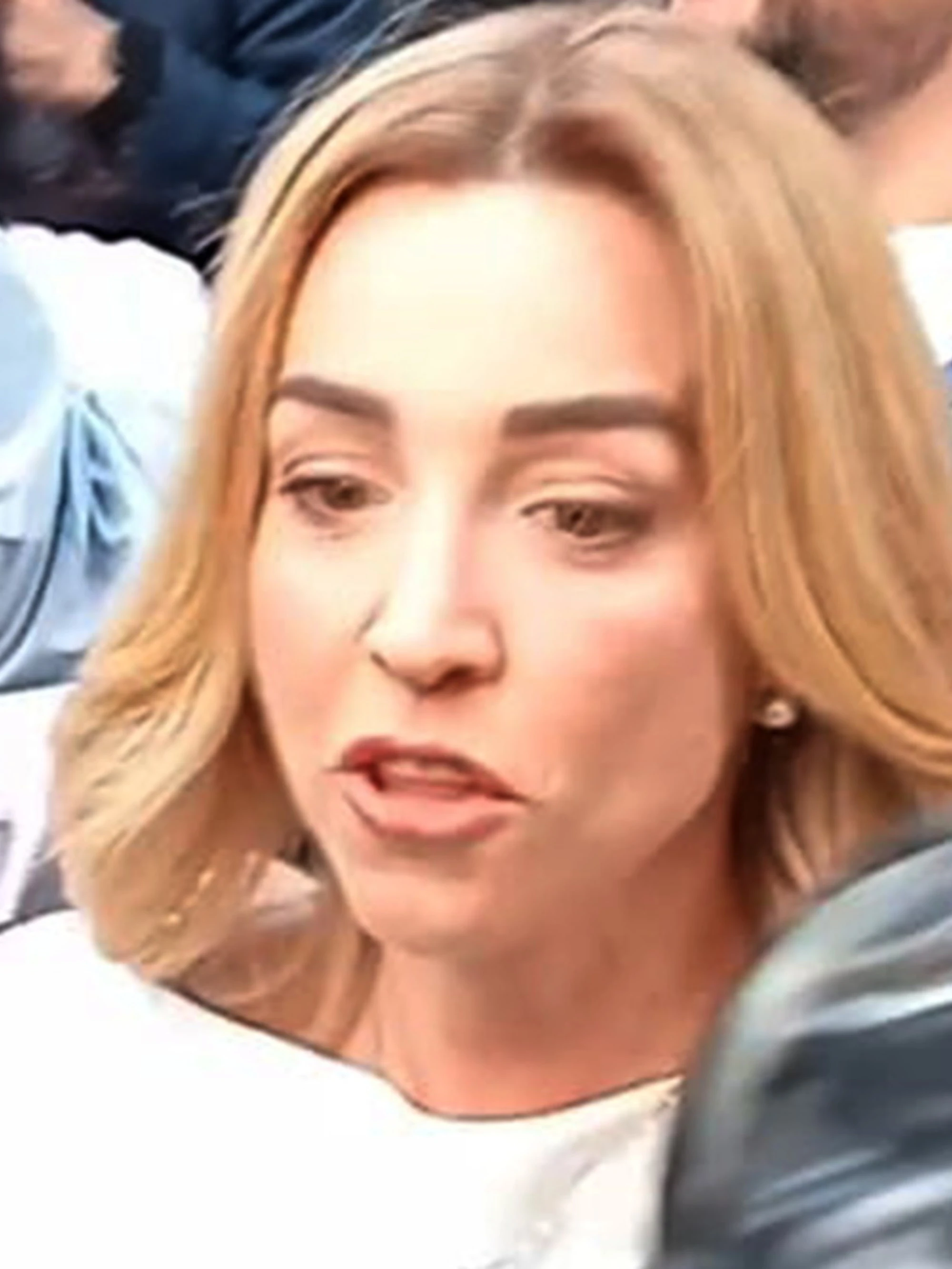 Silvia Salis, l'oggetto misterioso che insidia Schlein: cosa sta succedendo a Genova