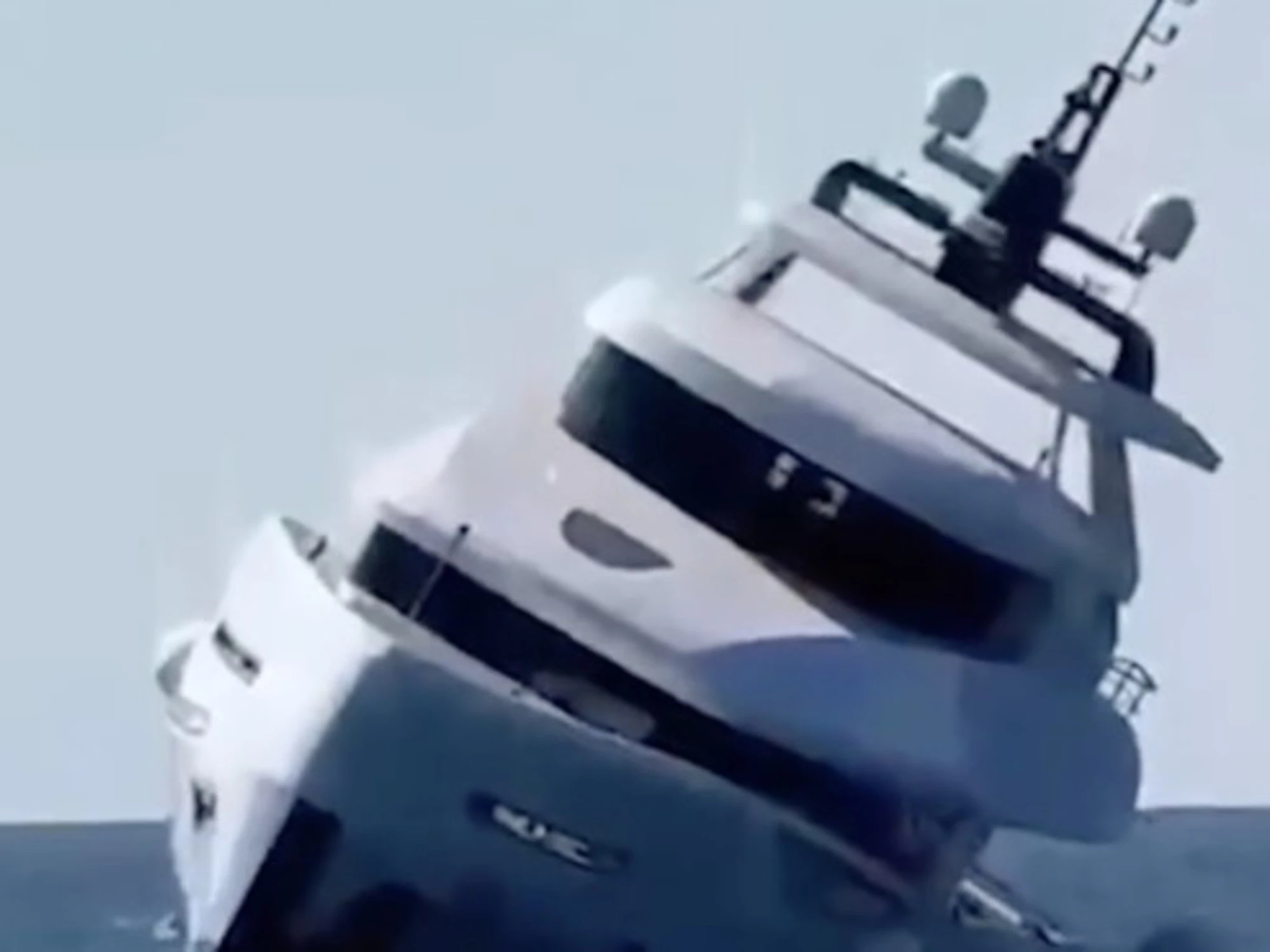 Turchia, yacht affonda dopo il varo: il gesto-choc del proprietario