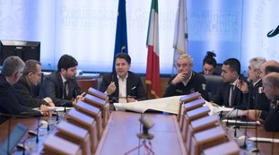 Coronavirus, lockdown mirati in Lombardia e Campania: "La decisione entro 4 giorni"