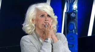 Tale e quale show, Loretta Goggi imbarazza Carlo Conti: "Cosa sono questi cubi di vetro? Forse..."