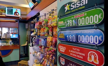 Ancona, tabaccaio sbaglia a digitare la schedina? Botto da 26mila €