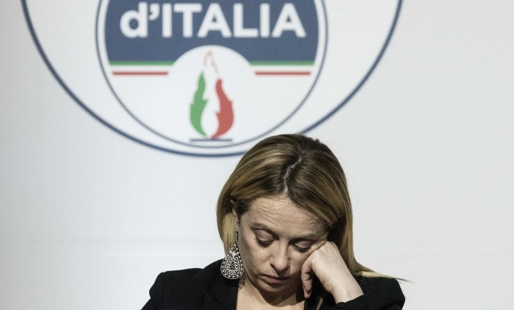 Giorgia Meloni, Sergio Mattarella festeggia le donne ma si dimentica di lei