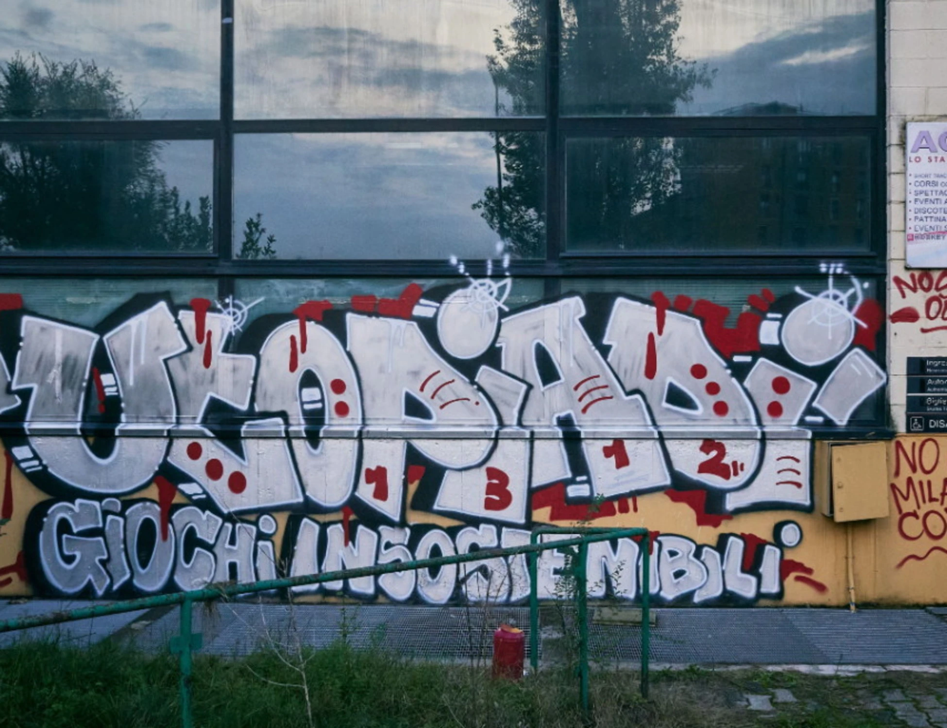 Milano-Cortina, il corteo dei pro-Pal: "La fiaccola olimpica della vergogna"