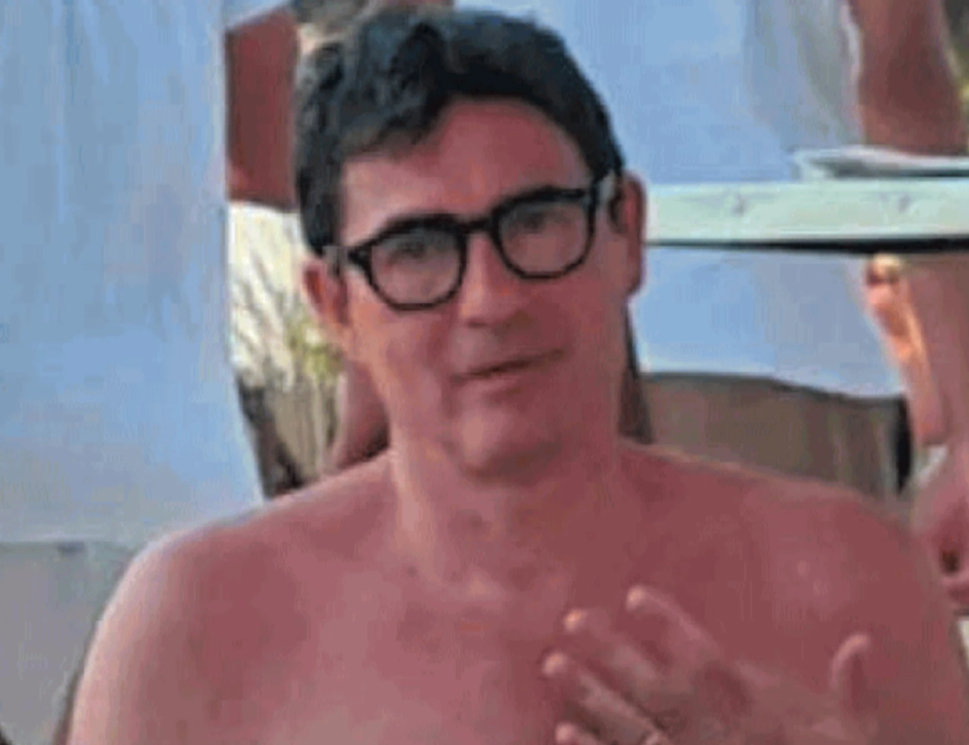 Nicola Fratoianni al Lido Vip? La Piccolotti deraglia: delirio complottista per difendere il marito