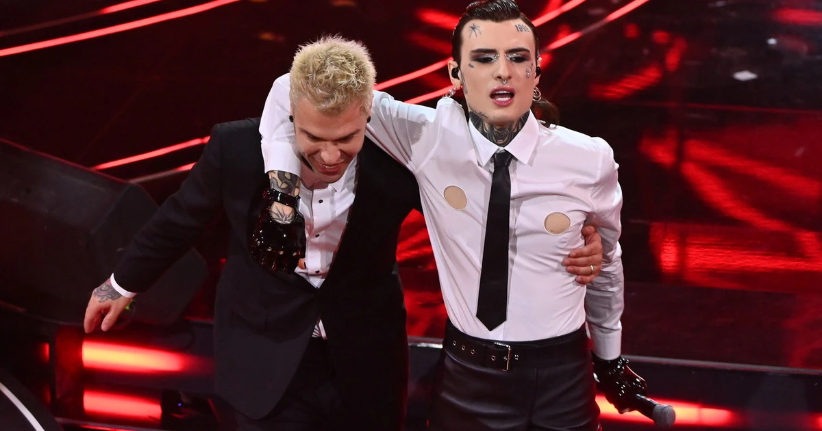 Fedez-Rosa Chemical? Non solo Sanremo: altro bacio in bocca (e sospetti pazzeschi)