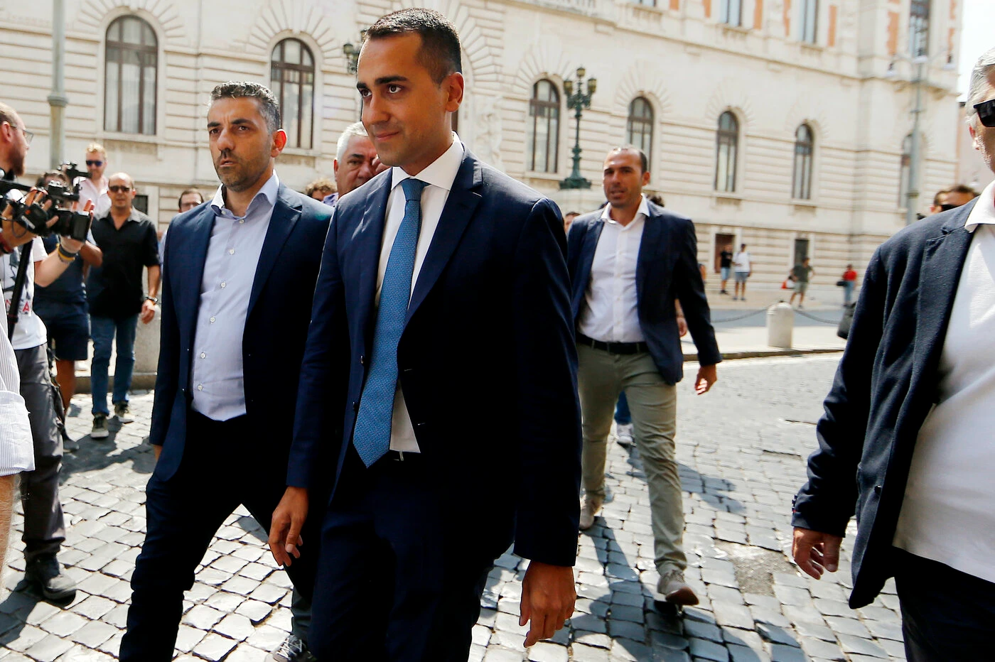 Luigi Di Maio, retroscena sulla cena con Zingaretti: "Ha fatto il nome di Conte per bruciarlo"