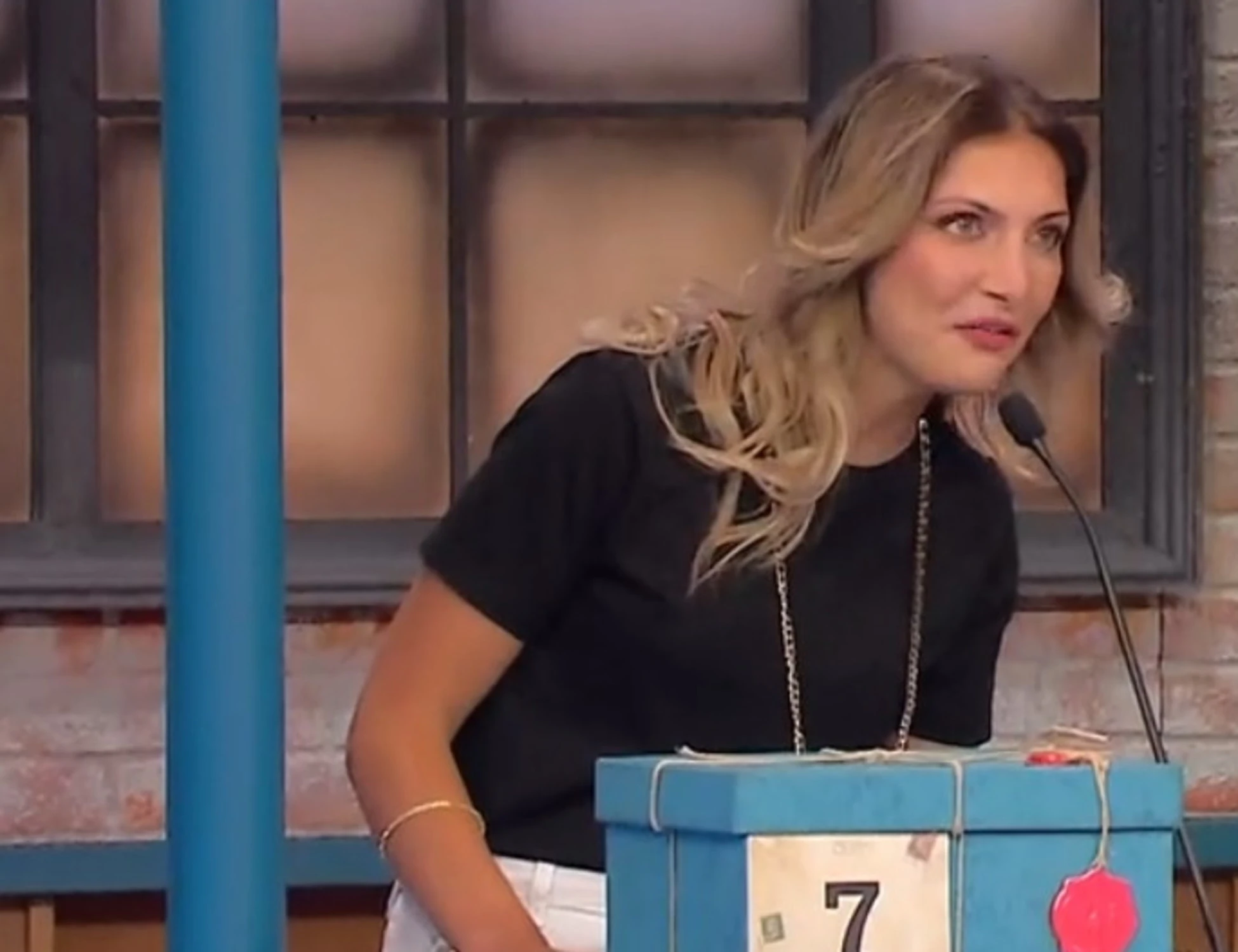 Affari Tuoi, il giallo della pacchista dell'Umbria: "Perché la new entry è la Sicilia?"