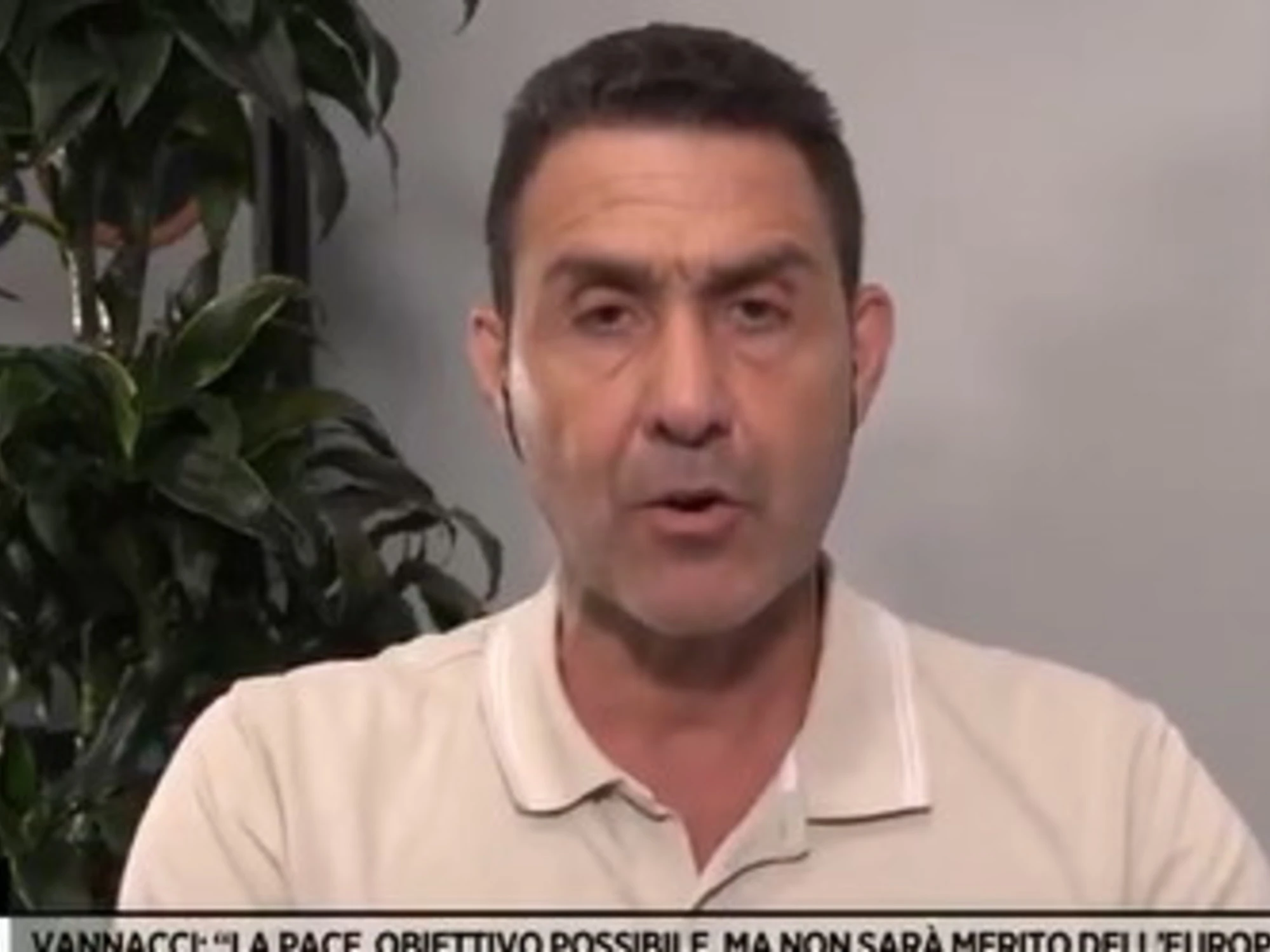 Il generale Vannacci irride Macron: "Una cinquina e a casa"