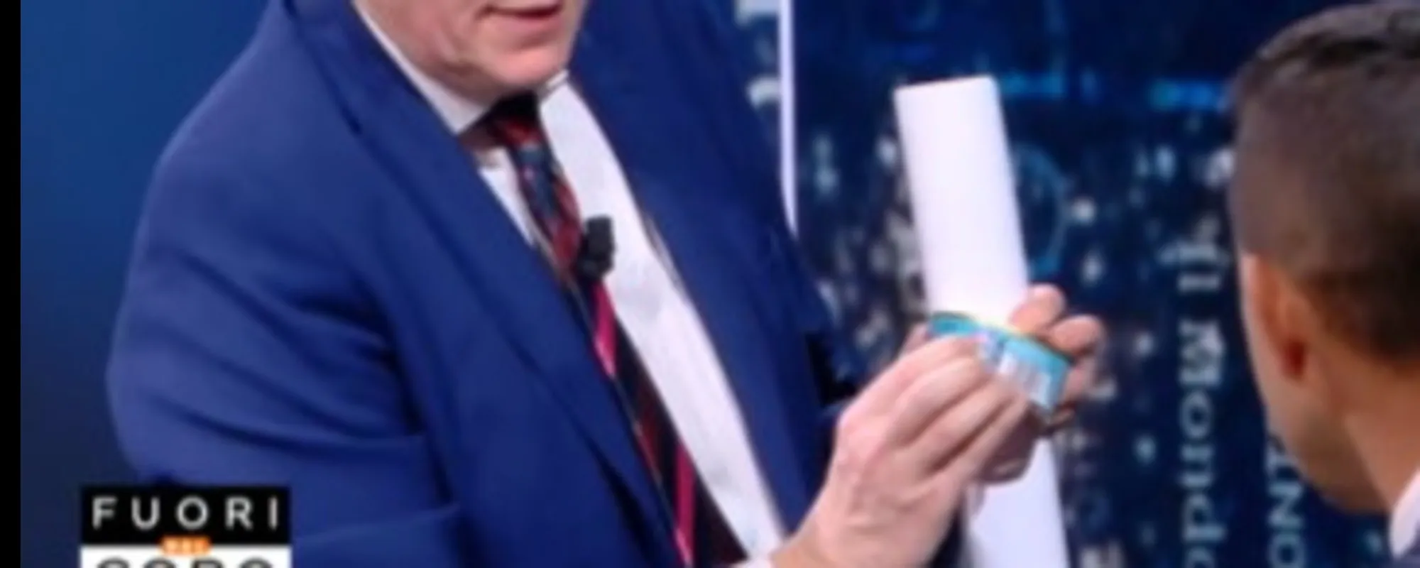 "Sa cos'è?": tonno, Giordano sconcerta Vannacci <span style="color: rgb(153, 0, 0);">Video</span>