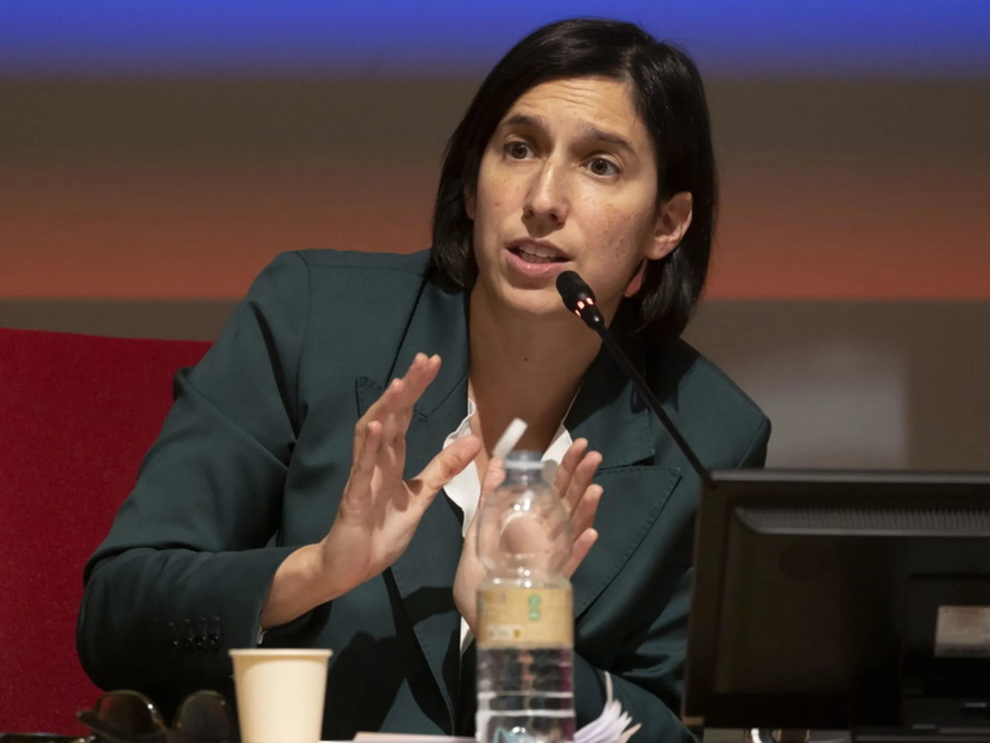 Elly Schlein fugge da Atreju e infanga Meloni: "Di cosa sei campionessa"