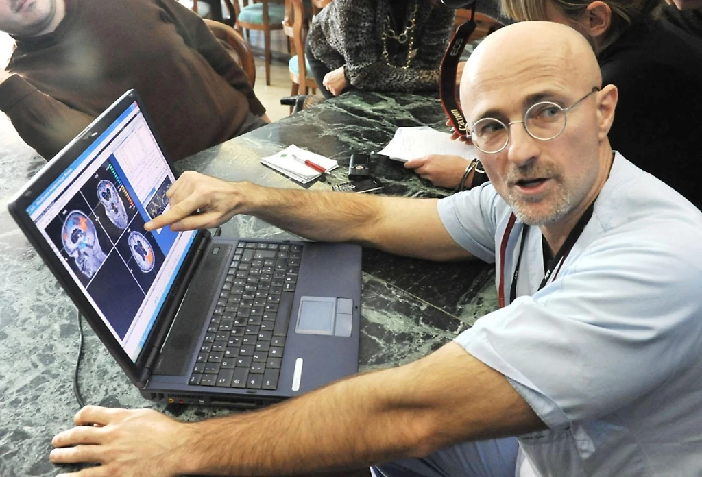 Il dottore che sostiene di poter trapiantare la testa e mira al premio Nobel