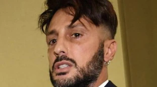 Fabrizio Corona, uno sfogo tragico: "Sono disperato. Nina Moric è impazzita e mio figlio è fuggito"