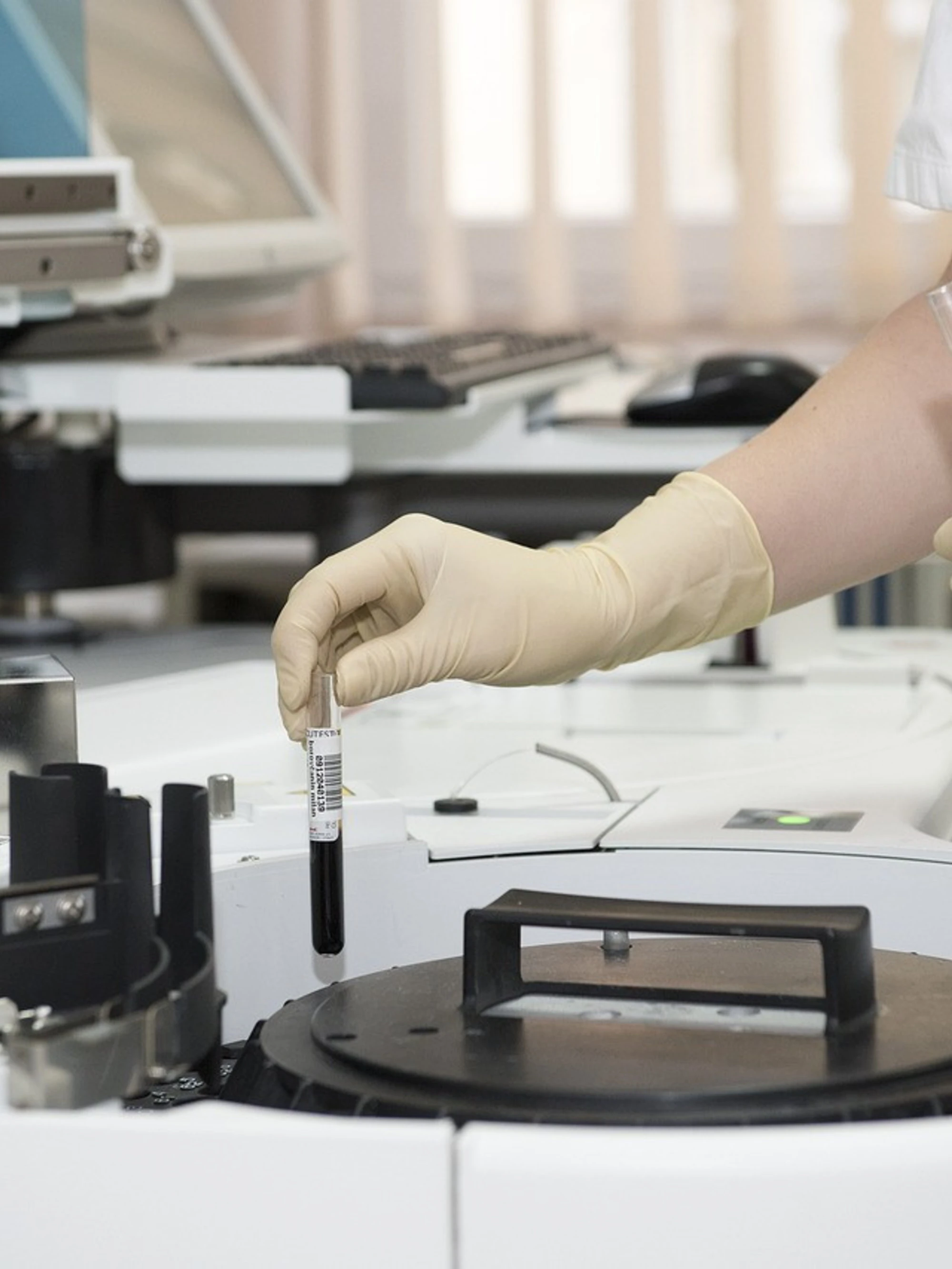 Cancro, "il vaccino funziona: ecco quando arriverà". A un passo dalla rivoluzione medica