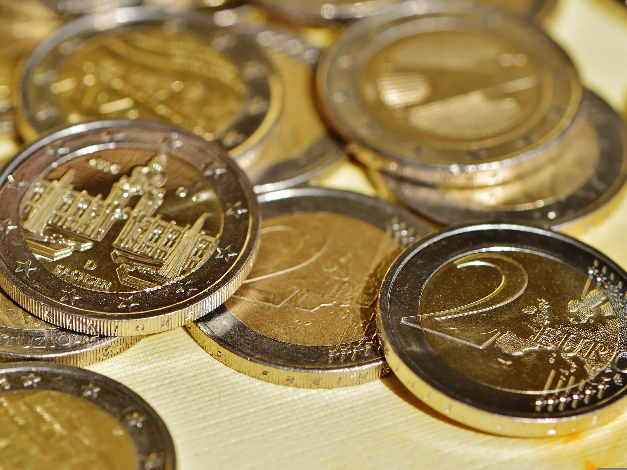 Leggi l'articolo: Monete false da due euro: occhio, dove le "spacciano"