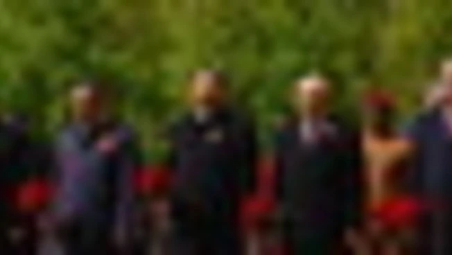 Vladimir Putin e Xi Jinping sulla tomba del milite ignoto a Mosca