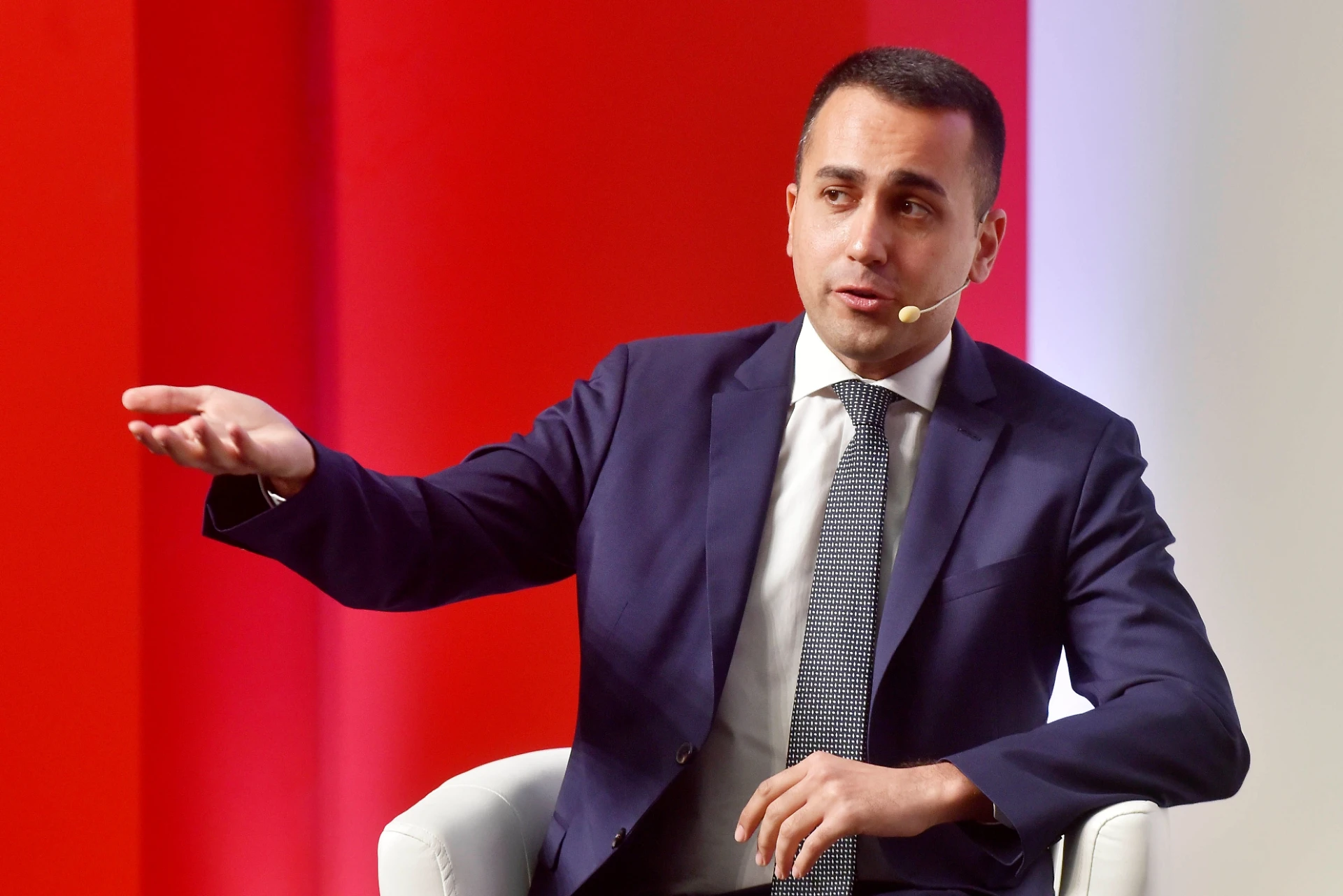 Diciotti, il più inquietante dei sospetti sulla pagliacciata M5s: "Chi ha deciso il voto"