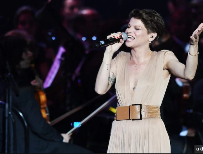Alessandra Amoroso, Emma Marrone e i migranti: "Ha il suo pensiero, l'ha voluto dire, ma...". Sbotto di rabbia