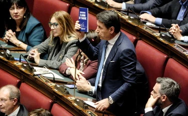 Giuseppe Conte e il colpo di teatro per rubare la scena a Schlein
