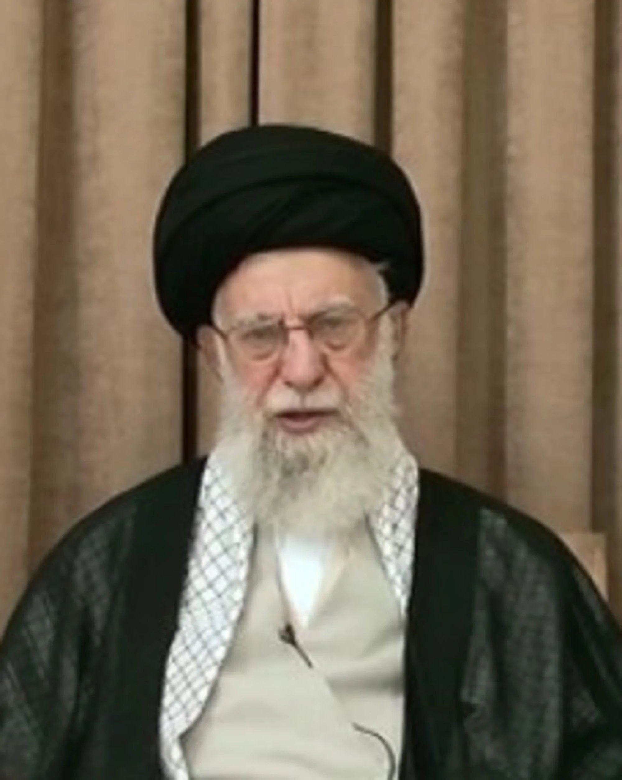 Ali Khamenei, le sparate dell'ayatollah: "Israele sconfitto, schiaffo in faccia agli Usa"