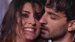 Ballando con le Stelle, Elisa Isoardi e Todaro: spunta il video del massaggio (molto sexy), la temperatura schizza alle stelle